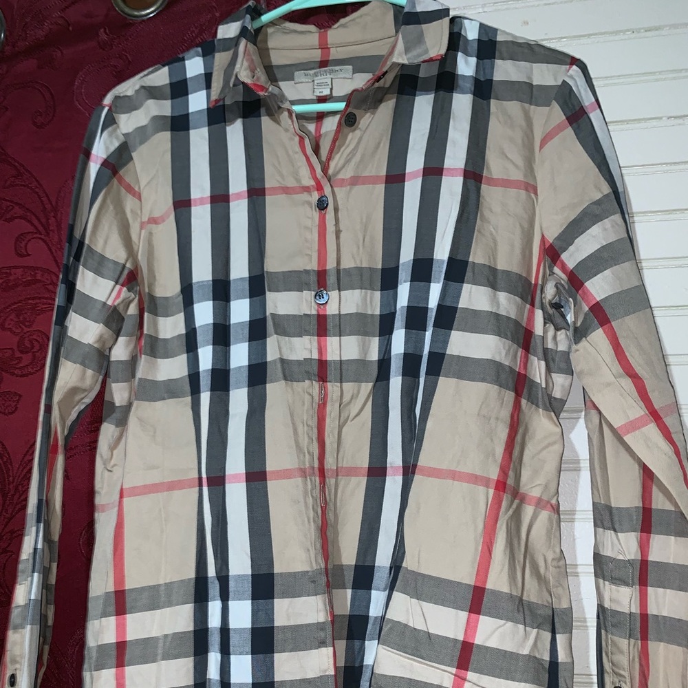 Burberry women size medium excellent condition